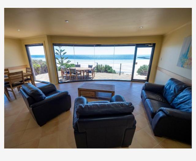 Cliff House Beachfront Villas 문타 외부 사진